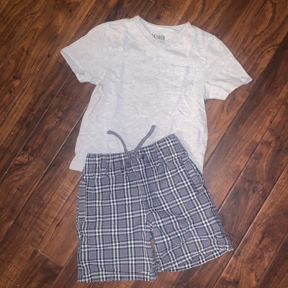 Gymboree shorts & 14th & Union v-neck tee ⭐️
